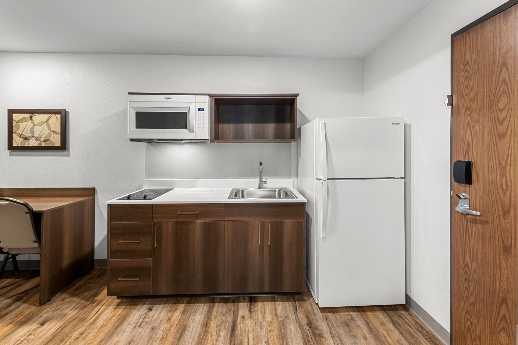 Woodspring Suites Kansas City Airport Eksteriør billede