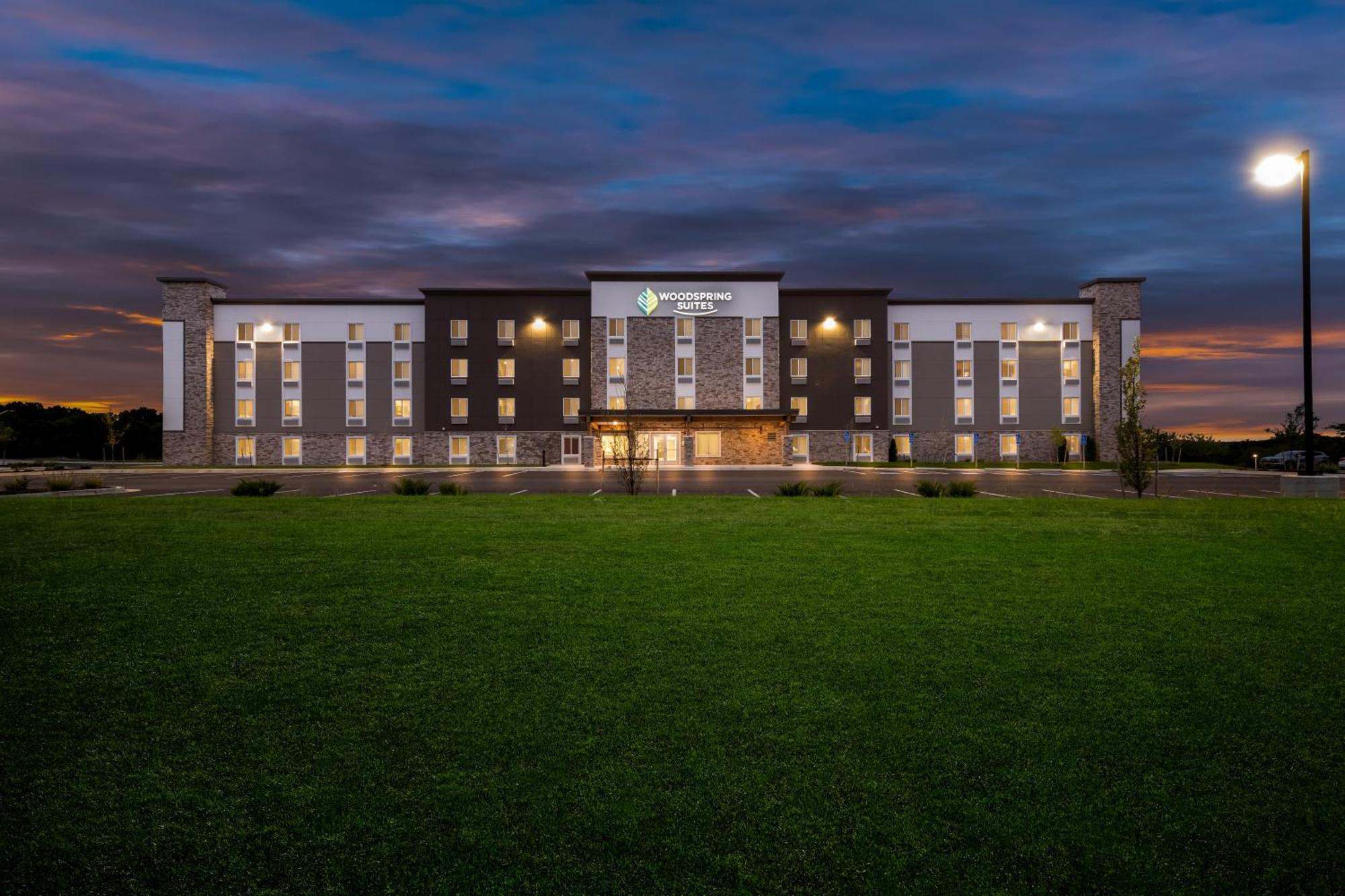 Woodspring Suites Kansas City Airport Eksteriør billede