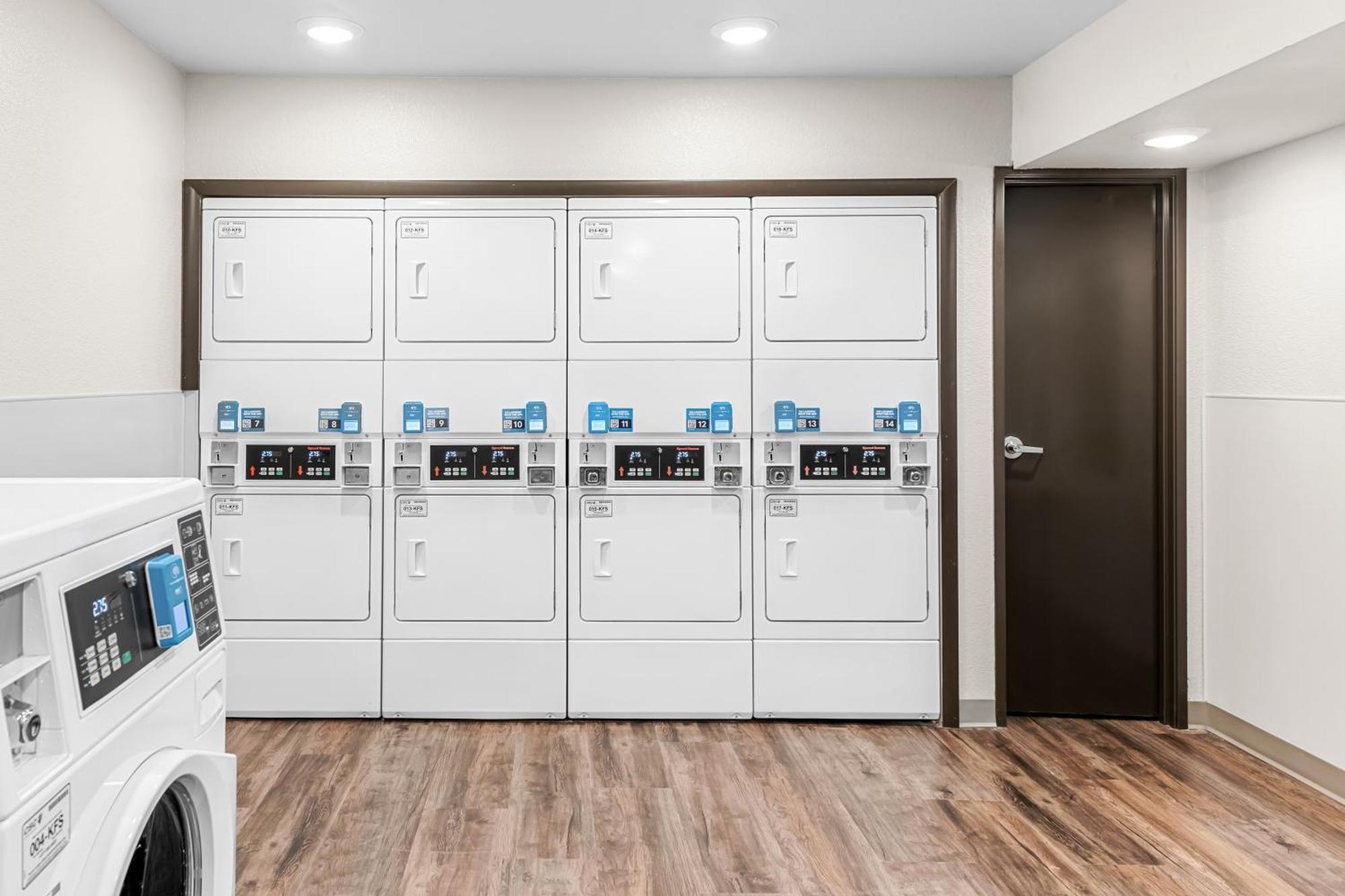 Woodspring Suites Kansas City Airport Eksteriør billede