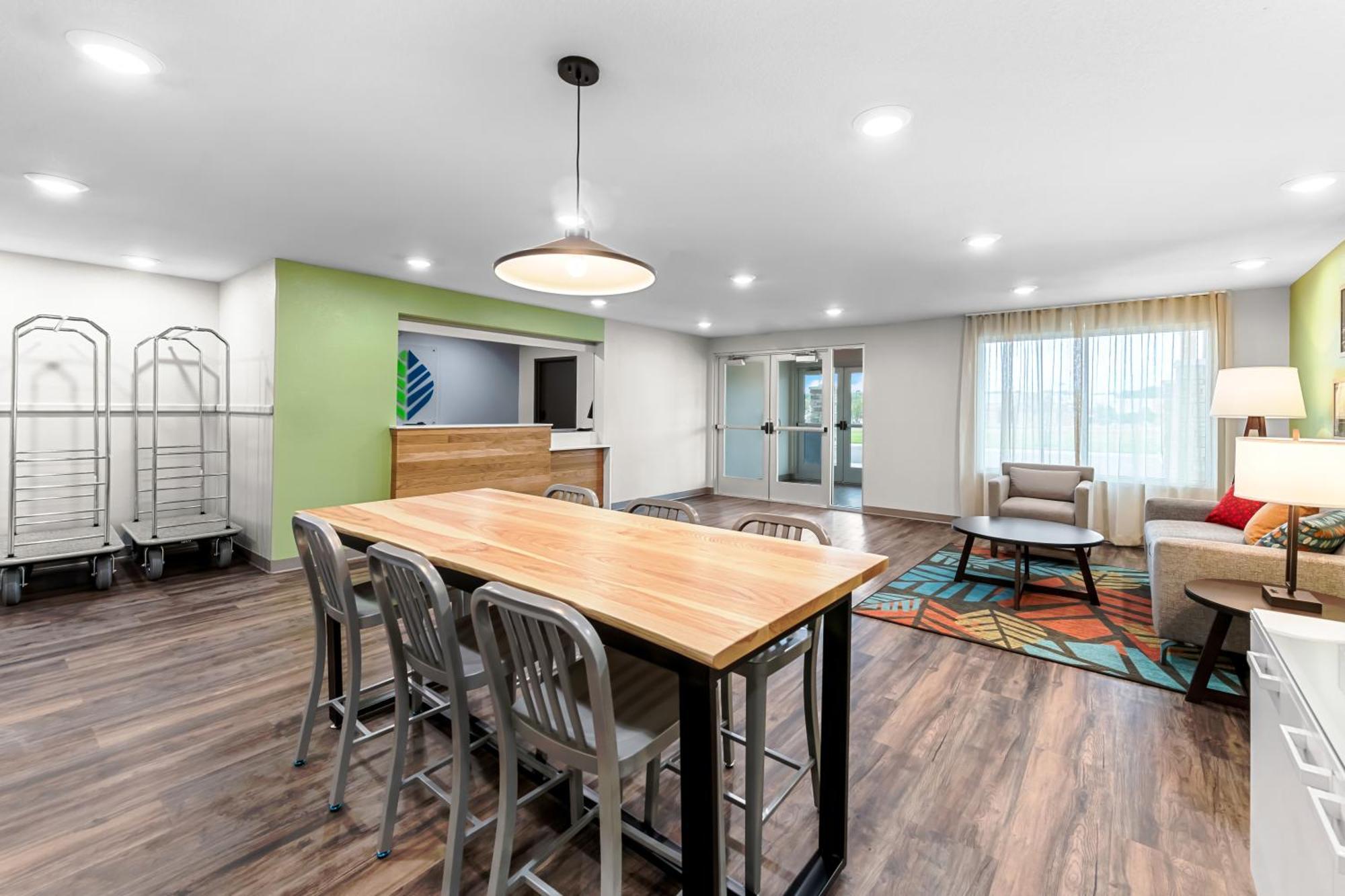Woodspring Suites Kansas City Airport Eksteriør billede